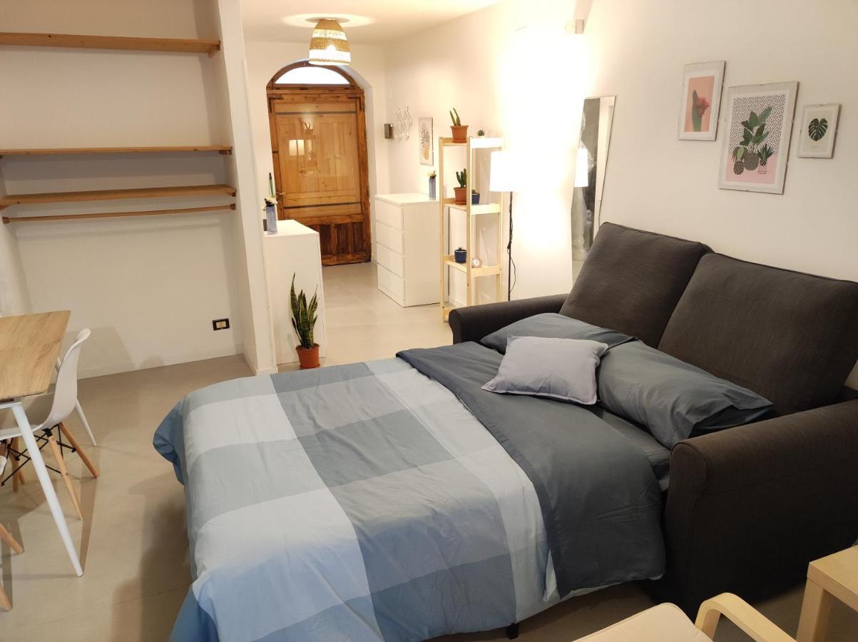 Апартаменты Loft Con Cortiletto - 100 Meters From The Beach Чефалу Экстерьер фото